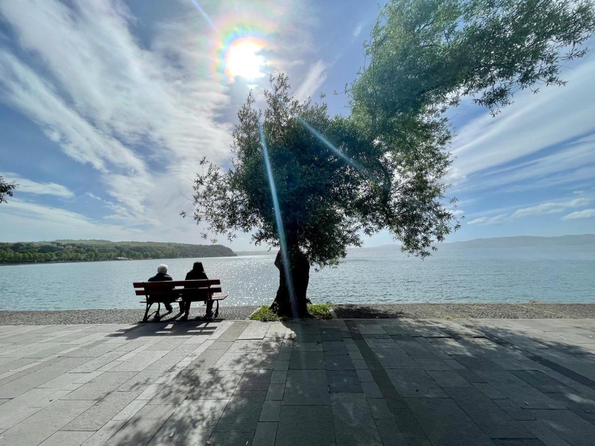 Luminoso Appartamento Sul Lago - Lake Court 앙귈라라사바치아 외부 사진